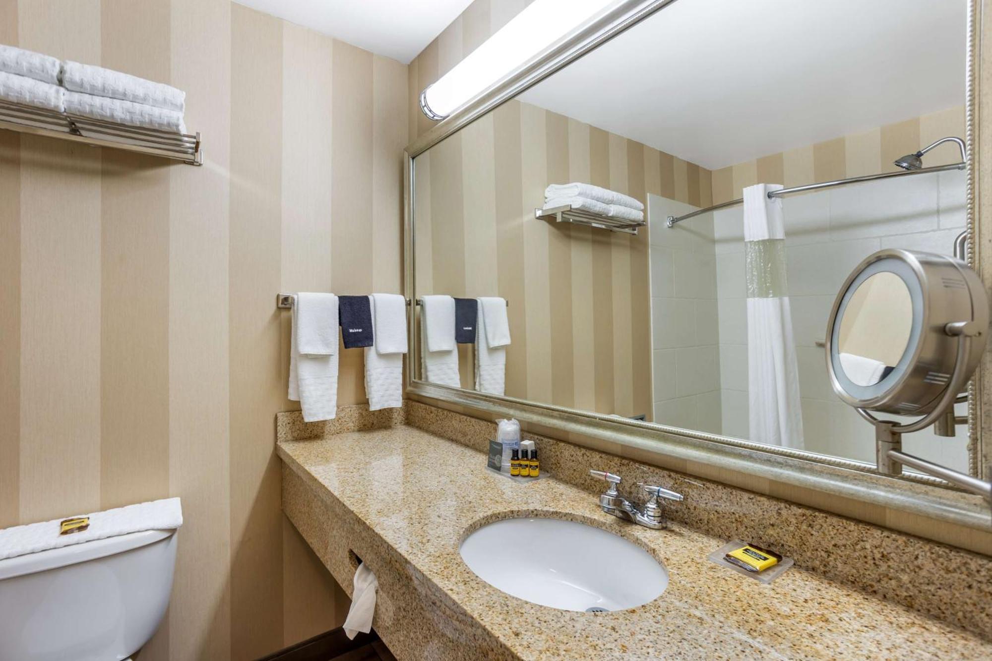 Best Western Plus University Park Inn & Suites State College Buitenkant foto