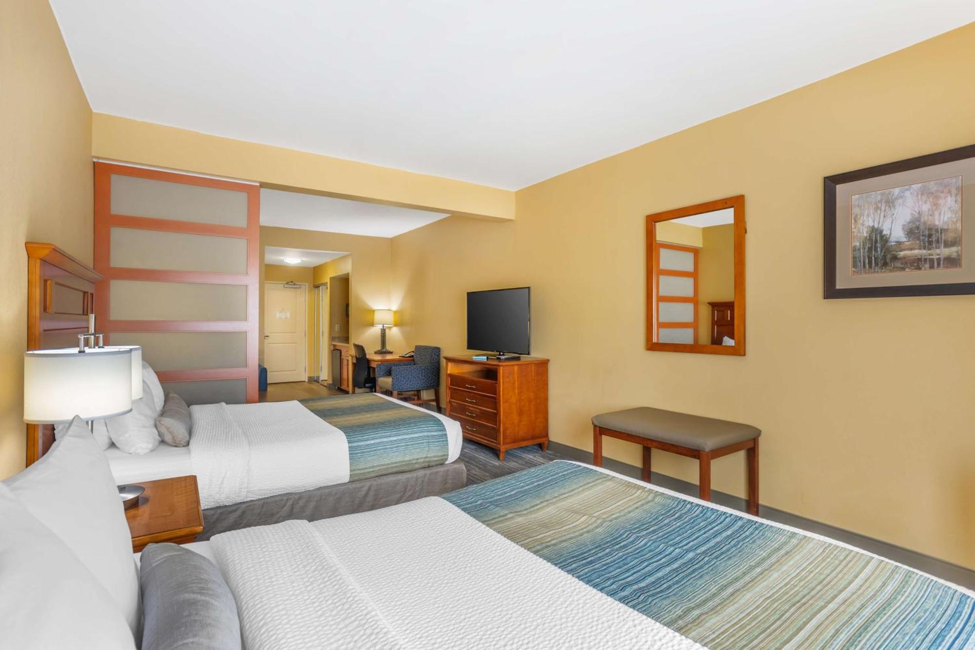 Best Western Plus University Park Inn & Suites State College Buitenkant foto