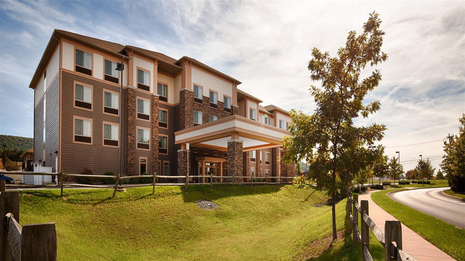 Best Western Plus University Park Inn & Suites State College Buitenkant foto